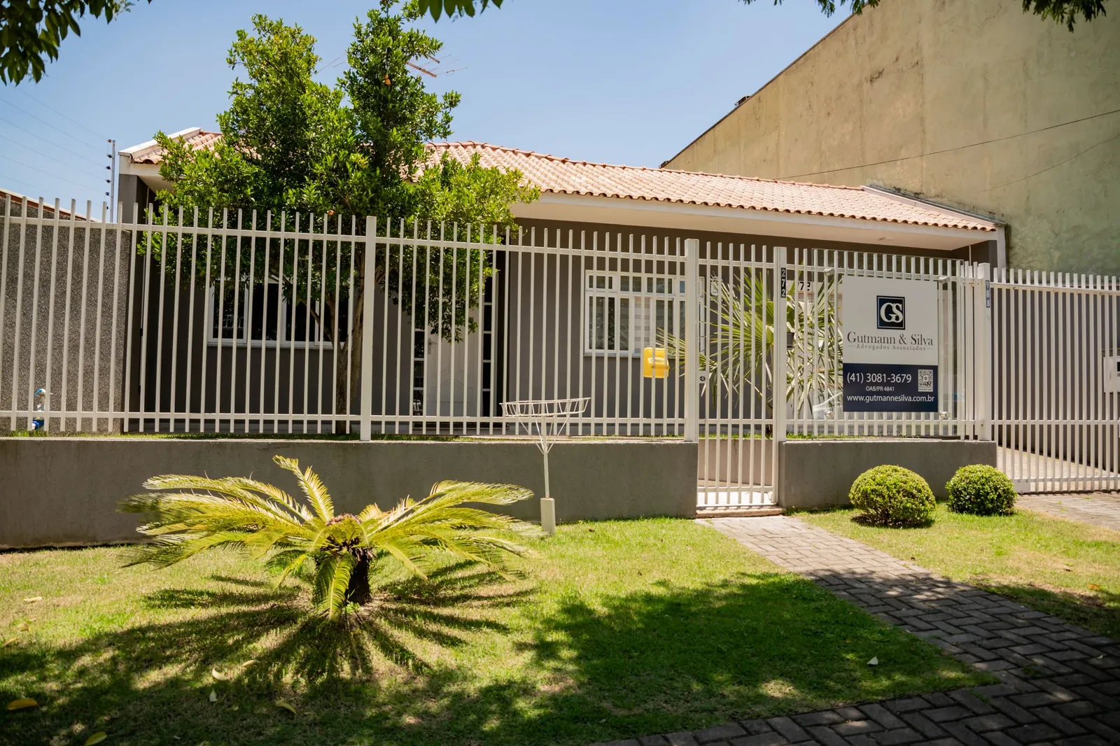Fachada do escritório Gutmann & Silva em São José dos Pinhais